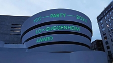 2023年古根海姆YCC派对,用透明OLED打造的人工数字乐园