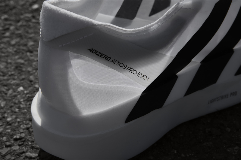  颠覆行业·未来已至 adidas推出品牌最轻竞速跑鞋ADIOS PRO EVO 1重量仅为138g